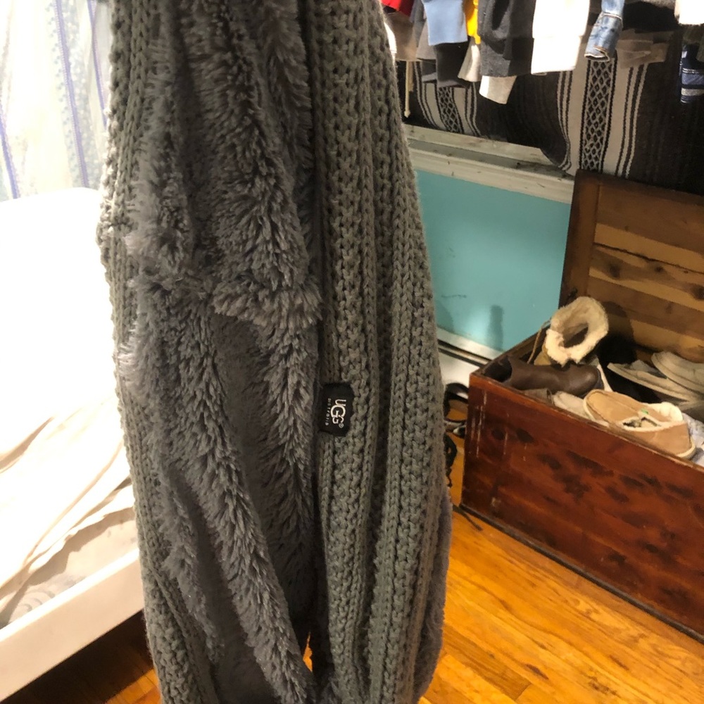 Ugg scarf